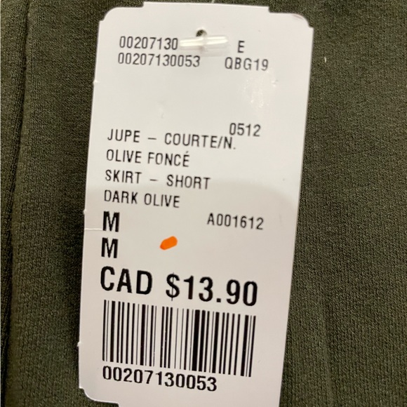 Green skirt - Picture 2 of 2